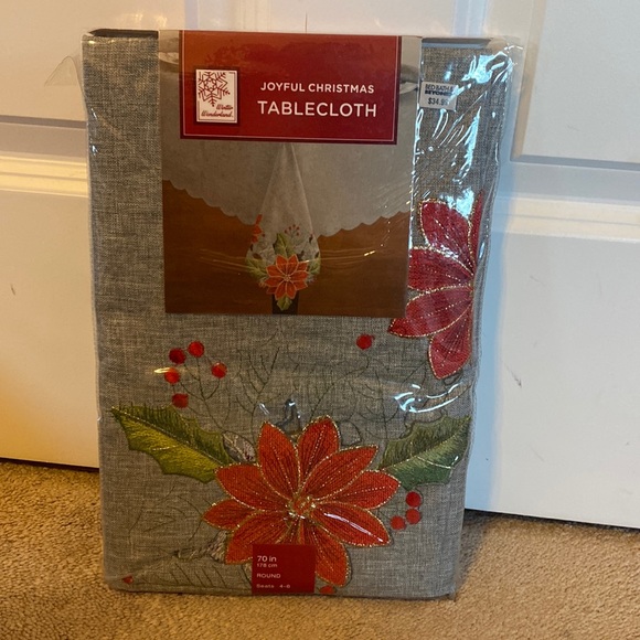 HOLIDAY POINSIETTA TABLECLOTH, 70in round, gray & red, new in bag - Picture 1 of 7